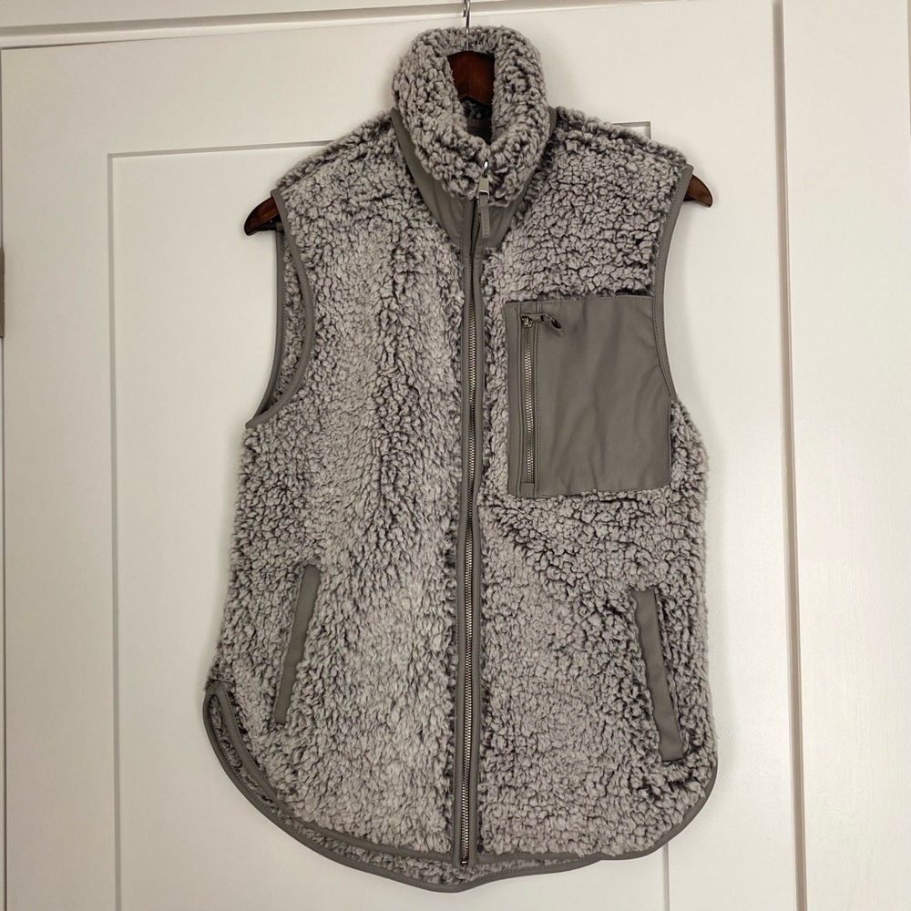Abercrombie & Fitch Sherpa Fleece Best, 3 Pockets, Zippered Front, Grey - Small